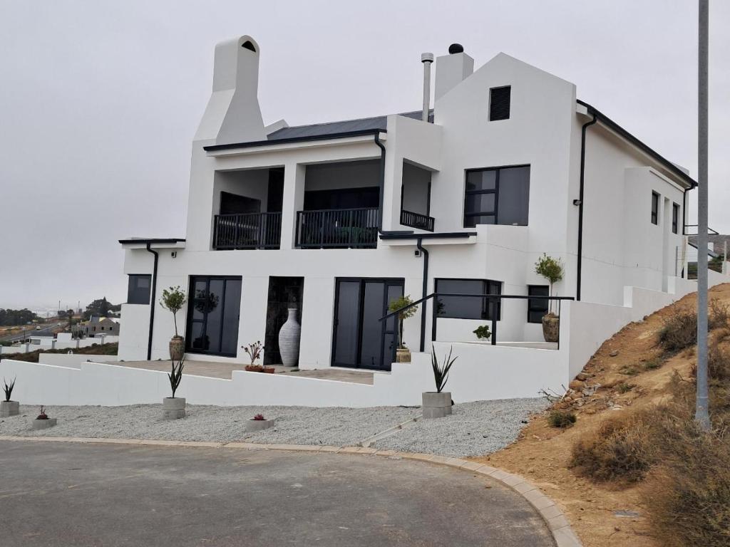 Stay Casa Del Mare in Saint Helena Bay Accommodation